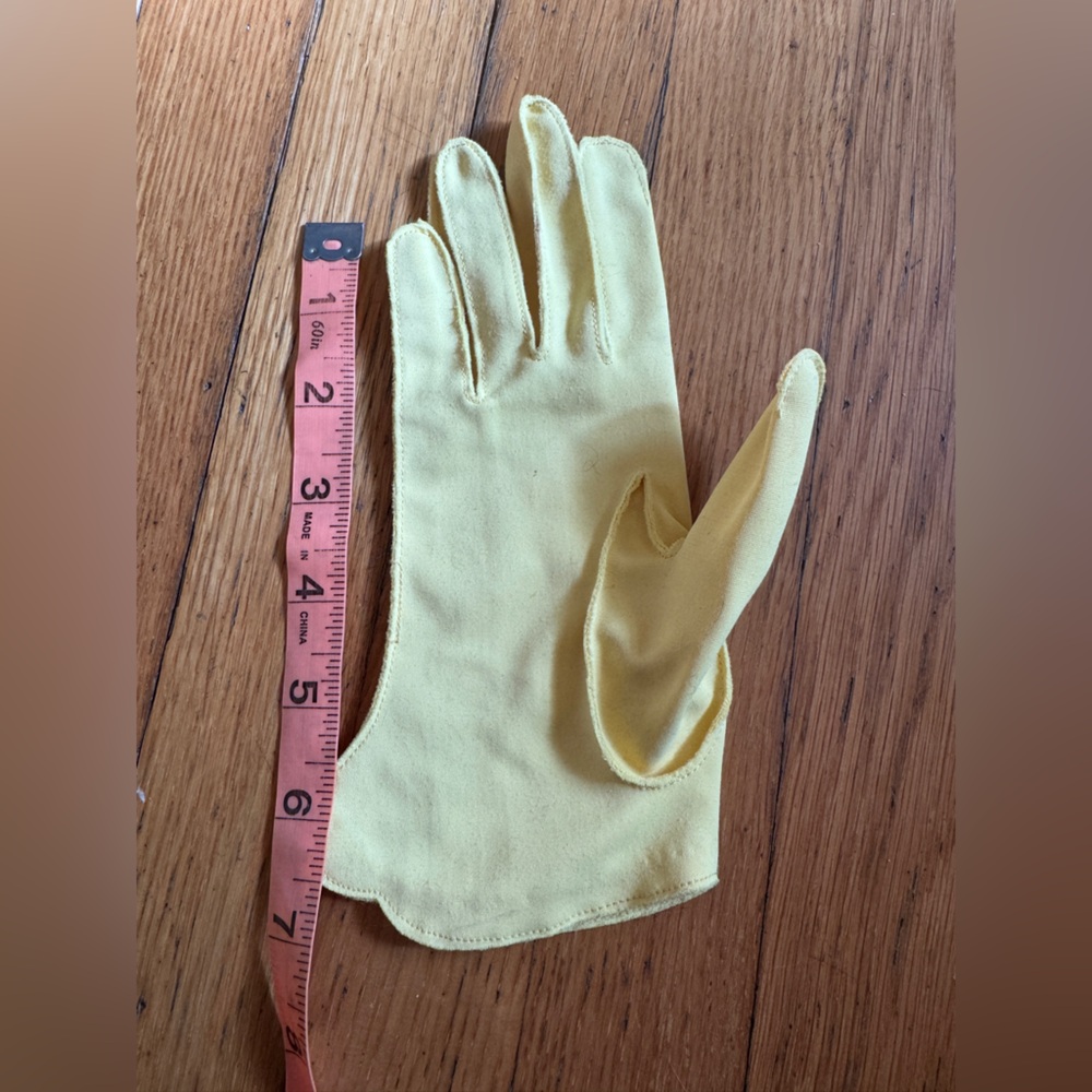 50s-60s Vintage Yellow Short Gloves - Picture 6 of 6